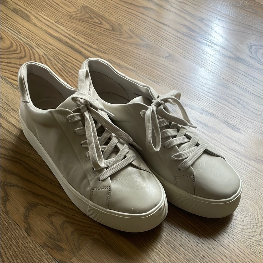 Vince Women's Cream Sneaker size us 8.5